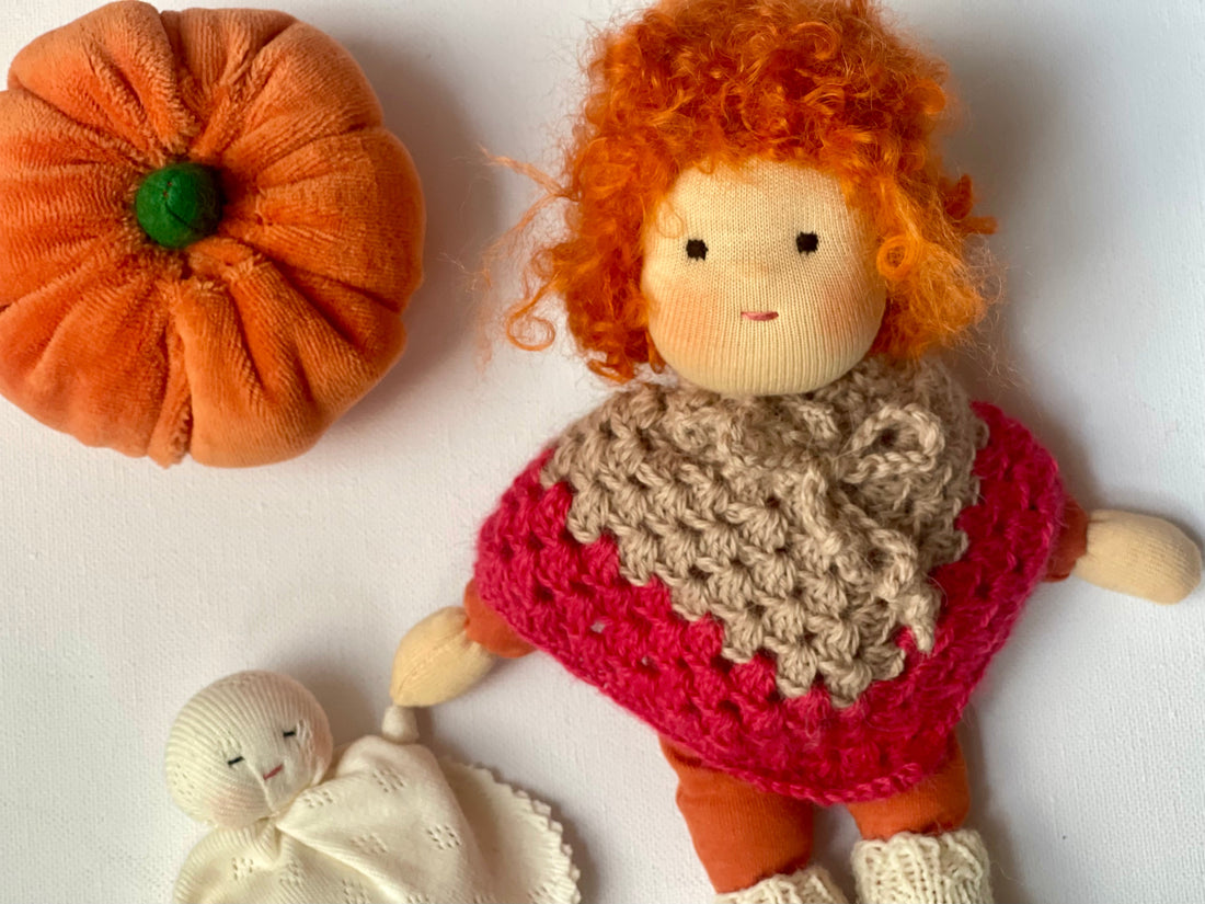 Puppas Kürbiskind: Waldorfpuppe aus Socken (!) trifft Kürbis-Saison